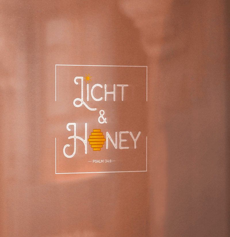 Licht & Honey mockup 1